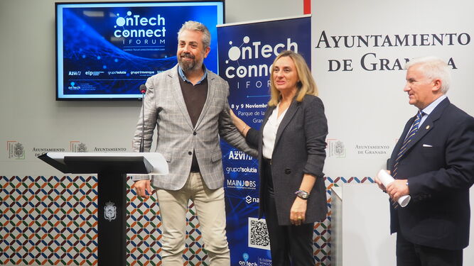 Marcelo Vázquez, presidente del Clúster onTech Innovation y la alcaldesa de Granada, Marifrán Carazo Villalonga en la presentación del I Connect Forum de Granada.