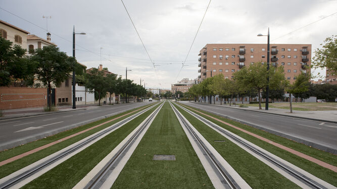 El Metro de Granada discurre en plataforma propia, lo que le diferencia del tranvía